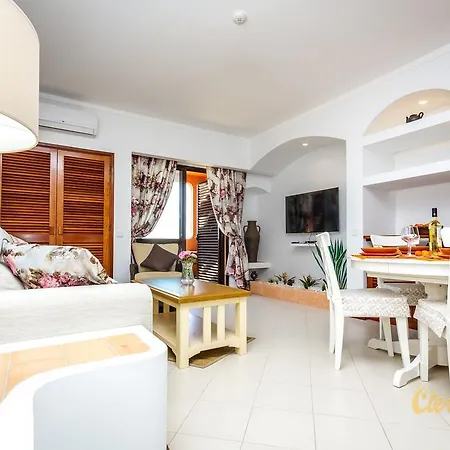 Clementina * Albufeira